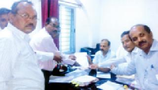 The certificate does not protect against illegal people | प्रमाणपत्र अवैध ठरलेल्यांना संरक्षण नको The certificate does not protect against illegal people | प्रमाणपत्र अवैध ठरलेल्यांना संरक्षण नको