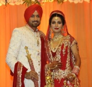 Bamboo's Cameramon shocks Harbhajan's wedding | हरभजनच्या लग्नात बाऊन्सर्सची कॅमेरामन्सना धक्काबुक्की