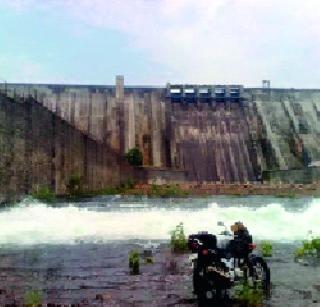 Jaikwadi dam lands in Nashik, city water | जायकवाडी धरणाला नाशिक, नगरचे पाणी