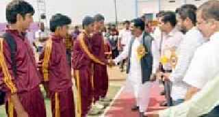 Volleyball competition begins in the superstition | व्हॉलिबॉल स्पर्धेच्या महासंग्रामाला सुरुवात Volleyball competition begins in the superstition | व्हॉलिबॉल स्पर्धेच्या महासंग्रामाला सुरुवात