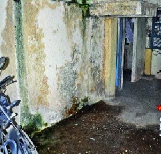 Problems surrounding police colonies | पोलीस वसाहतीला घेरलेय समस्यांनी Problems surrounding police colonies | पोलीस वसाहतीला घेरलेय समस्यांनी