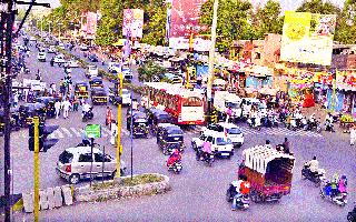 Despite being a sign in the trimurti chowk, Kondi | त्रिमूर्ती चौकात सिग्नल असूनही कोंडी