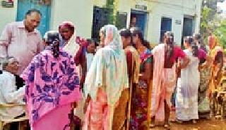 पोलीस चौकीला महिलांचा घेराव