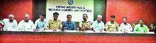Special patrol of police in the holidays in the industrial sector | सुटीत औद्योगिक क्षेत्रात पोलिसांची विशेष गस्त Special patrol of police in the holidays in the industrial sector | सुटीत औद्योगिक क्षेत्रात पोलिसांची विशेष गस्त