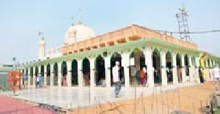 Tajuddin symbolizes national integration | राष्ट्रीय एकात्मतेचे प्रतीक ताजाबाद Tajuddin symbolizes national integration | राष्ट्रीय एकात्मतेचे प्रतीक ताजाबाद