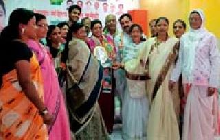Women should actively participate in politics for development | विकासाकरिता महिलांनी राजकारणात सक्रिय सहभाग घ्यावे