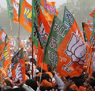 ... and BJP workers shouting sloganeering | ...अन् गुलाल झटकत भाजपा कार्यकर्ते माघारी ... and BJP workers shouting sloganeering | ...अन् गुलाल झटकत भाजपा कार्यकर्ते माघारी