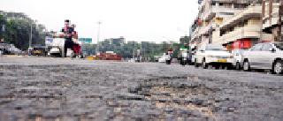 Due to lack of care, Sidibaldi road plight | देखभाल नसल्याने सीताबर्डी रस्त्याची दुर्दशा Due to lack of care, Sidibaldi road plight | देखभाल नसल्याने सीताबर्डी रस्त्याची दुर्दशा