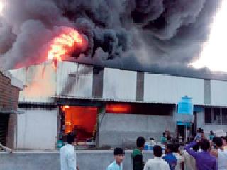 Fire to plastic factory | प्लास्टिक कारखान्याला आग