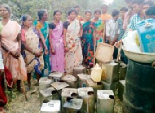Vendor attacks on women of puberty | दारूबंदीच्या महिलांवर विक्रेत्यांचे हल्ले Vendor attacks on women of puberty | दारूबंदीच्या महिलांवर विक्रेत्यांचे हल्ले
