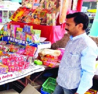 Fire crackers in two places | फटाक्यामुळे दोन ठिकाणी आग Fire crackers in two places | फटाक्यामुळे दोन ठिकाणी आग