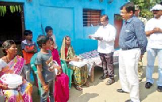 Unique gifts to the sisters of the district collectors | जिल्हाधिकाऱ्यांची बहिणींना अनोखी भेट Unique gifts to the sisters of the district collectors | जिल्हाधिकाऱ्यांची बहिणींना अनोखी भेट