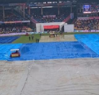 Second day in the India-Africa Test, in the water | भारत - आफ्रिका कसोटीतील दुस-या दिवसाचा खेळ पाण्यात Second day in the India-Africa Test, in the water | भारत - आफ्रिका कसोटीतील दुस-या दिवसाचा खेळ पाण्यात