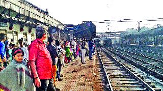'Full' to train trains! | रेल्वेगाड्या झाल्या ‘फुल्ल’! 'Full' to train trains! | रेल्वेगाड्या झाल्या ‘फुल्ल’!