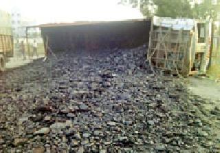 On the coal road ... | कोळसा रस्त्यावर... On the coal road ... | कोळसा रस्त्यावर...