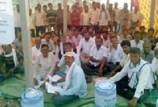 Movement to restore 83 workers | ८३ कामगारांना पूर्ववत करण्यासाठी आंदोलन Movement to restore 83 workers | ८३ कामगारांना पूर्ववत करण्यासाठी आंदोलन