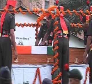 Funeral for army chief Colonel Mahadik | कर्नल महाडिक यांच्यावर लष्करी इतमामात अंत्यसंस्कार