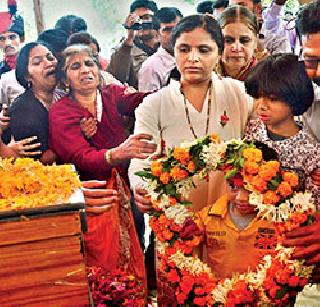 Last greeted to Colonel Mahadik! | शहीद कर्नल महाडिक यांना अखेरचा सलाम!