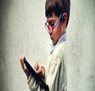 Smartphones cause neck ache | स्मार्टफोनमुळे मानेचा त्रास वाढला Smartphones cause neck ache | स्मार्टफोनमुळे मानेचा त्रास वाढला