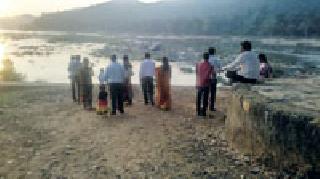 Bhamrangad rises crowds of tourists: | भामरागडात पर्यटकांची गर्दी वाढली : Bhamrangad rises crowds of tourists: | भामरागडात पर्यटकांची गर्दी वाढली :