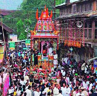 Rathotsav in the presence of thousands of devotees | हजारो भाविकांच्या उपस्थितीत रथोत्सव Rathotsav in the presence of thousands of devotees | हजारो भाविकांच्या उपस्थितीत रथोत्सव