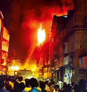 Rocket fired, burned in | रॉकेट उडाले,गो दा म जळाले Rocket fired, burned in | रॉकेट उडाले,गो दा म जळाले