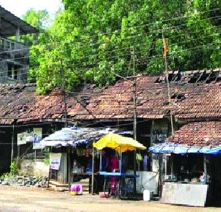 British dormitory drought | ब्रिटिशकालीन धर्मशाळेची दुरवस्था