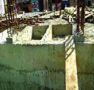 Due to the promise of the developers, the work of the toilets will be jammed | विकासकांच्या वादामुळे शौचालयाचे काम ठप्प Due to the promise of the developers, the work of the toilets will be jammed | विकासकांच्या वादामुळे शौचालयाचे काम ठप्प
