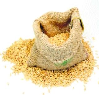 Garbage wheat on a ration of five months | पाच महिन्यांपासून मिळतोय रेशनवर कचरायुक्त गहू