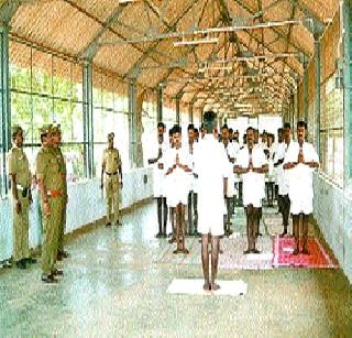 Now the prisoners will teach yoga lessons | कैद्यांना आता योगाभ्यासाचे धडे देणार