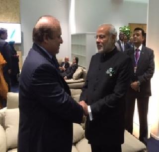 Narendra Modi's visit to Paris is the visit of Nawaz Sharif! | पॅरिसमध्ये नरेंद्र मोदींनी नवाज शरीफांची घेतली भेट !