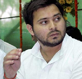 Modi comes to India just for washing - Tejshi Yadav | मोदी कपडे धुण्यापुरतेच भारतात येतात - तेजस्वी यादव