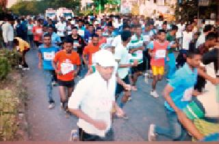 700 people run for AIDS awareness | एड्स जागृतीसाठी धावले ७०० नागरिक