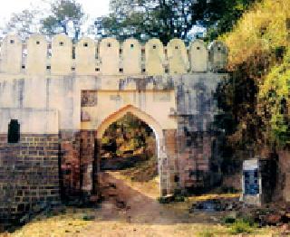 Beautifying beauty of Manikgad ... | ढेपाळले माणिकगडचे सौंदर्यीकरण ... Beautifying beauty of Manikgad ... | ढेपाळले माणिकगडचे सौंदर्यीकरण ...