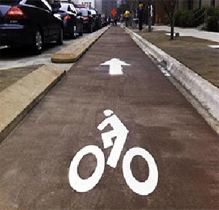 Rs. Cycle track name | कागदावर उड्डाणे कोटीची; सायकल ट्रॅक नावालाच Rs. Cycle track name | कागदावर उड्डाणे कोटीची; सायकल ट्रॅक नावालाच