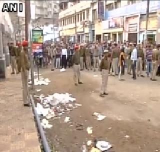 2 blast in Guwahati fancy market, 3-4 others injured | गुवाहाटीतील फॅन्सी बाजारमध्ये २ स्फोट, ३-४ जण जखमी