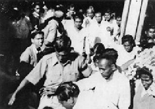 ...अन् धम्म क्षितिजावर मावळला प्रज्ञेचा महासूर्य