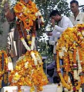 Babasaheb Ambedkar greetings on the district | बाबासाहेब आंबेडकरांना जिल्हाभरात अभिवादन Babasaheb Ambedkar greetings on the district | बाबासाहेब आंबेडकरांना जिल्हाभरात अभिवादन