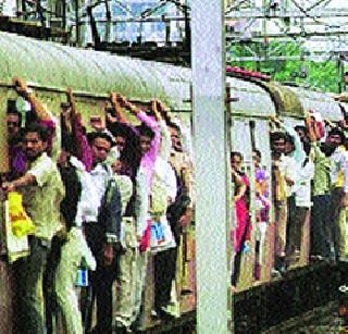 RAIL PAPERS are beginning to be dangerous | रेल्वेचे खांब ठरताहेत धोकादायक RAIL PAPERS are beginning to be dangerous | रेल्वेचे खांब ठरताहेत धोकादायक