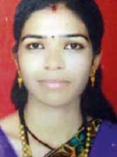 The wife of the soldier was burnt to death by a troublesome wife | सैनिक पतीच्या त्रासापायी पत्नीने जाळून घेतले The wife of the soldier was burnt to death by a troublesome wife | सैनिक पतीच्या त्रासापायी पत्नीने जाळून घेतले