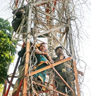 Sonu Bai to the tower | सोनूबाई चढल्या टॉवरवर