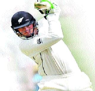 New Zealand strong with Guptill century | गुप्तिलच्या शतकाने न्यूझीलंड भक्कम