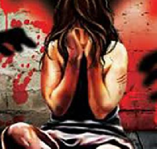 Minor girl raped in a moving train in Delhi | दिल्लीत धावत्या गाडीमध्ये अल्पवयीन मुलीवर बलात्कार