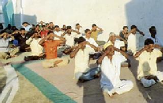 Prisoner's mentality changes 'yoga' | कैद्यांची मानसिकता बदलाचा ‘योग’ Prisoner's mentality changes 'yoga' | कैद्यांची मानसिकता बदलाचा ‘योग’