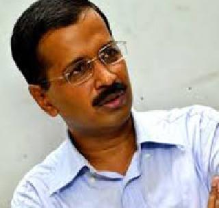 File a murder case against railway officials - Kejriwal | रेल्वेच्या अधिका-यांवर हत्येचा गुन्हा दाखल करा - केजरीवाल