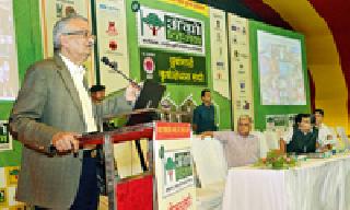 Village of the villages and towns should be in the middle | खेडी व शहरांचा सुवर्णमध्य साधा Village of the villages and towns should be in the middle | खेडी व शहरांचा सुवर्णमध्य साधा