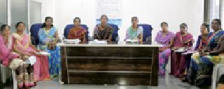 Desirable rights of the widows of suicide victims | आत्महत्याग्रस्त शेतकऱ्यांच्या विधवांना हवाय हक्क Desirable rights of the widows of suicide victims | आत्महत्याग्रस्त शेतकऱ्यांच्या विधवांना हवाय हक्क
