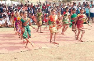 Traditional tribal dance: | पारंपरिक आदिवासी नृत्य : Traditional tribal dance: | पारंपरिक आदिवासी नृत्य :