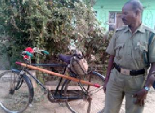 Hey! The police have arrived ... | अरे ! कवठा पोलीस आलाय... Hey! The police have arrived ... | अरे ! कवठा पोलीस आलाय...