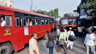 STT wheels for three hours stopped | तीन तास थांबली एसटीची चाके STT wheels for three hours stopped | तीन तास थांबली एसटीची चाके